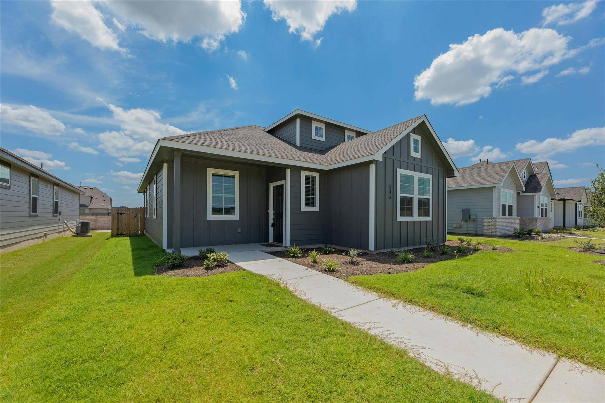 512 Clearlake DR, Hutto, TX 78634