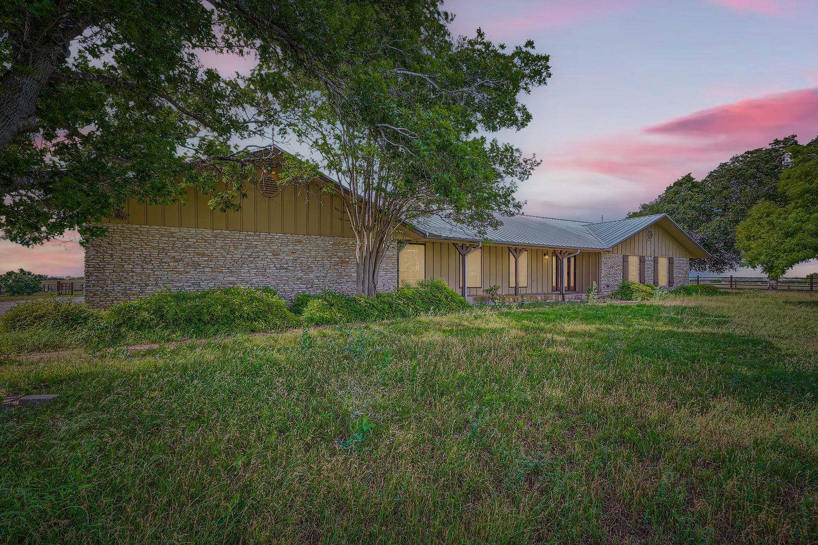 1850 County Road 105, Hutto, TX 78634