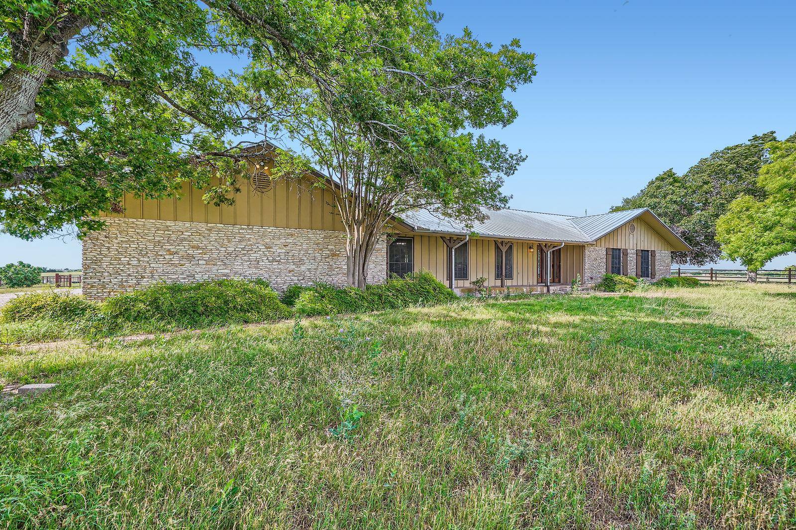 1850 County Road 105, Hutto, TX 78634