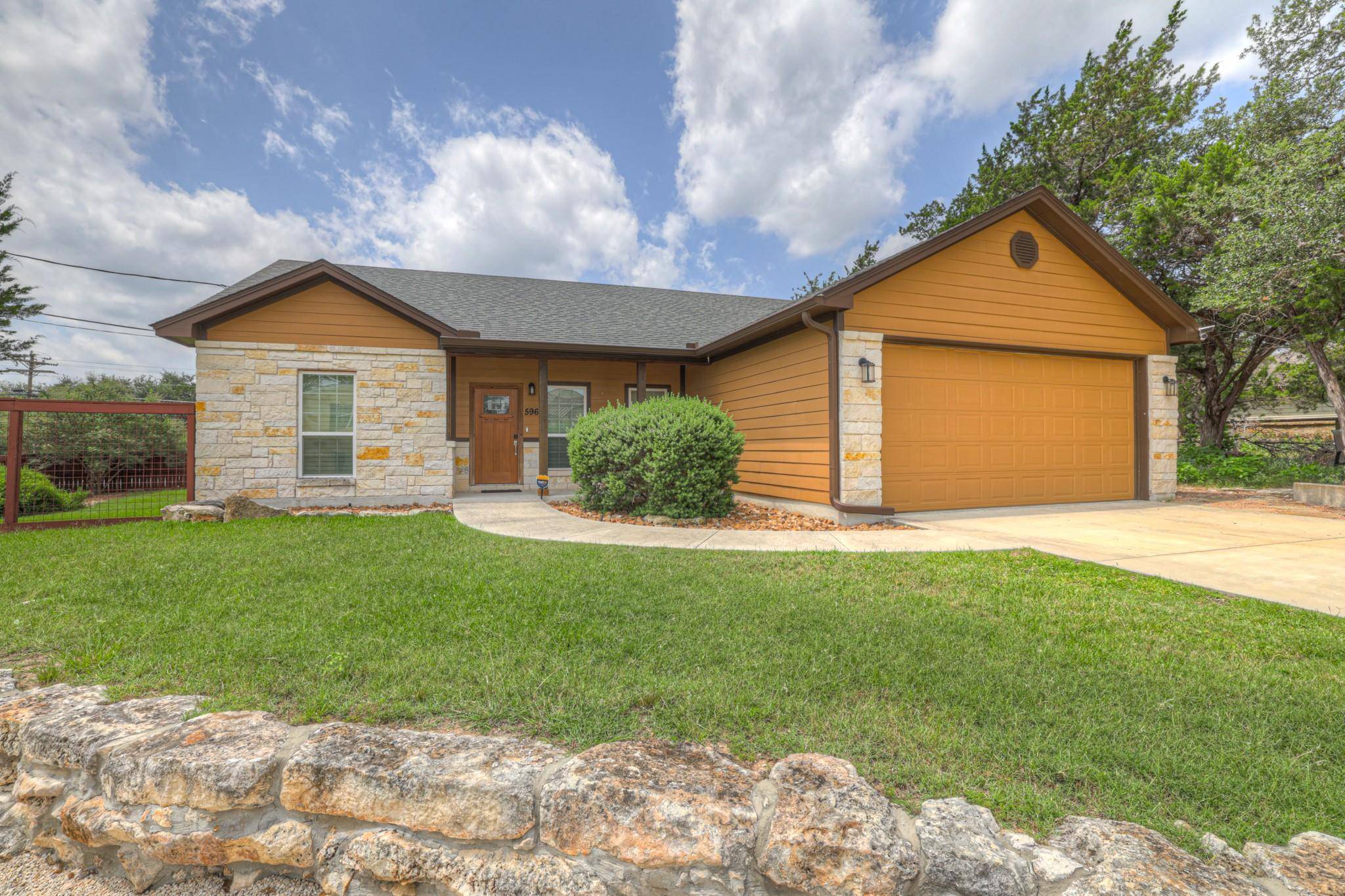 596 Riviera DR, Canyon Lake, TX 78133
