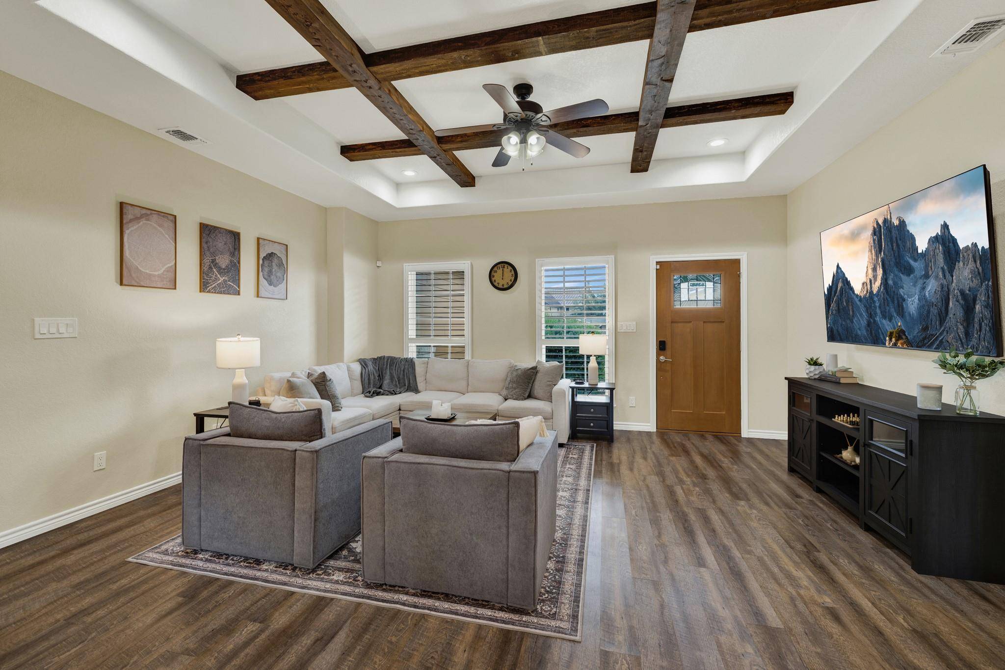 596 Riviera DR, Canyon Lake, TX 78133