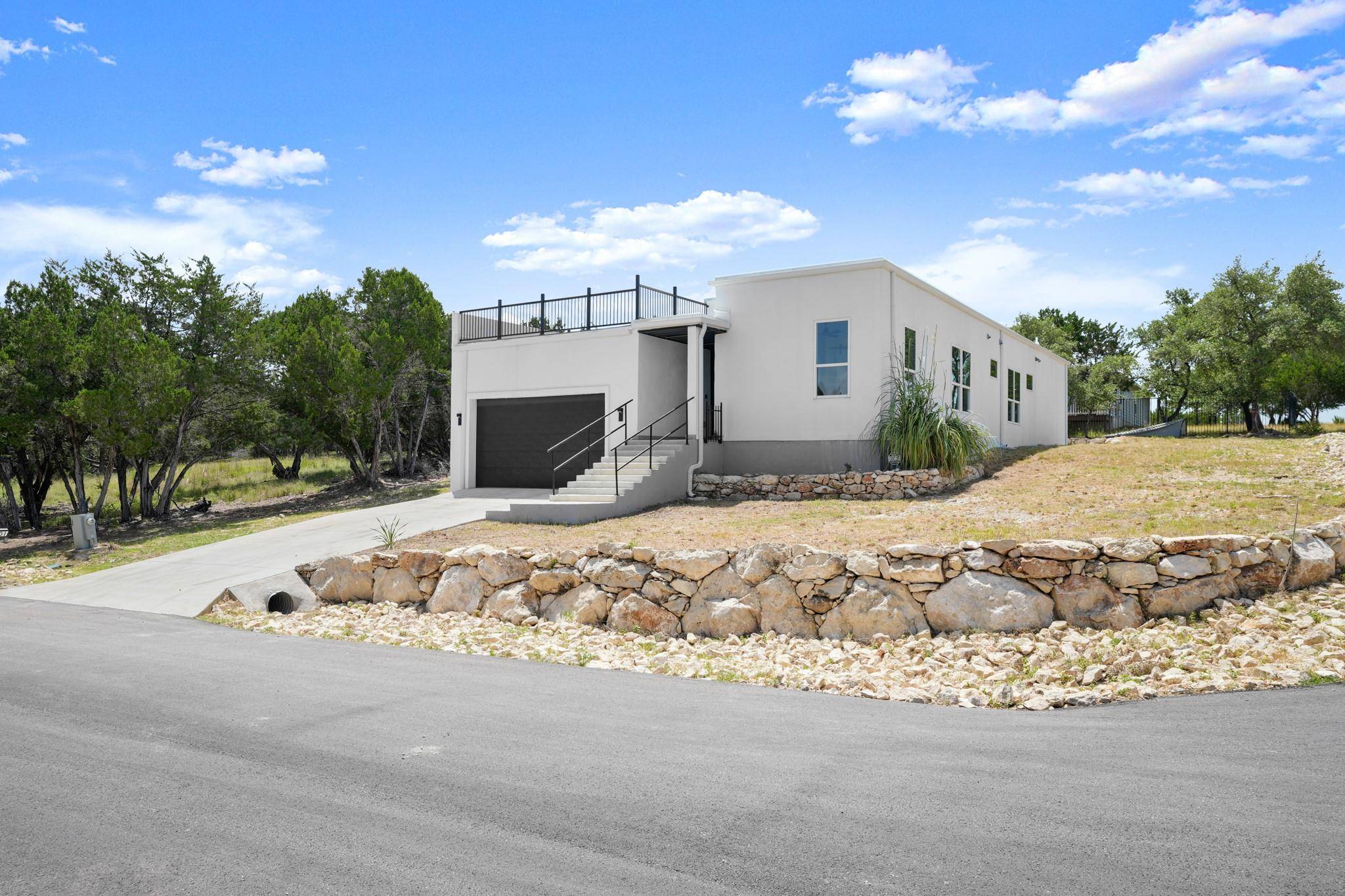 2401 Thurber LN, Lago Vista, TX 78545