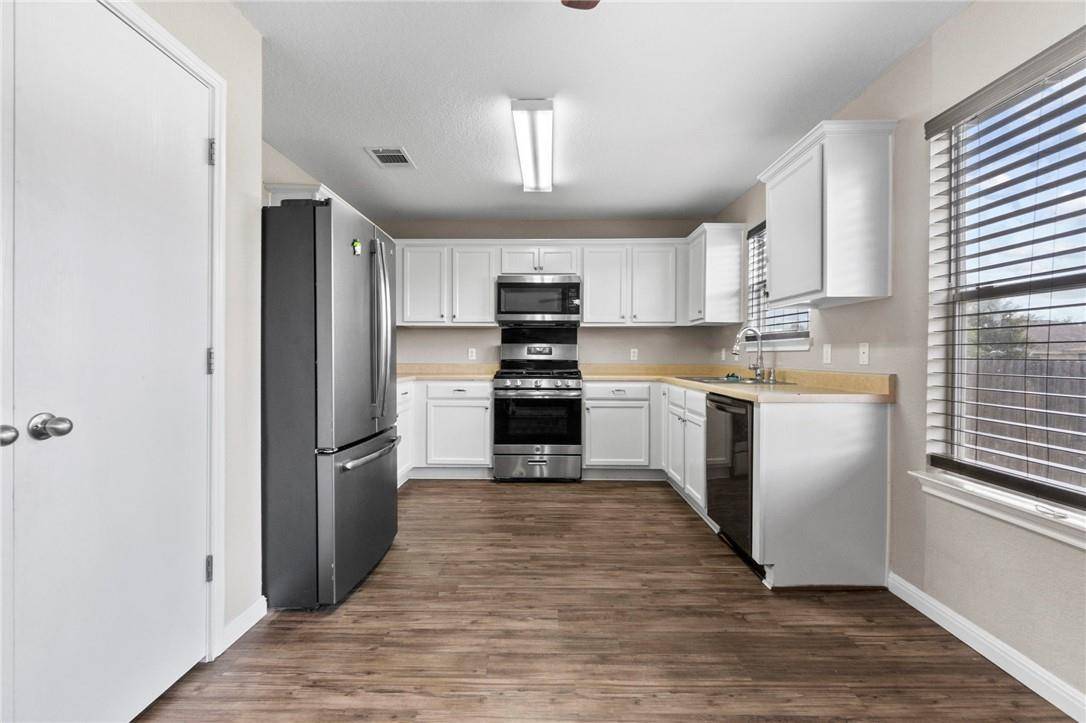 18425 Crestwind LN, Elgin, TX 78621