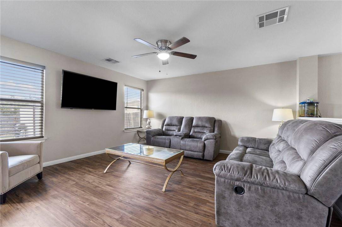 18425 Crestwind LN, Elgin, TX 78621