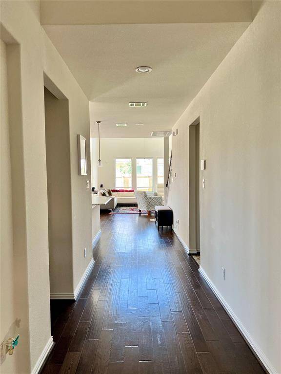 3900 Eland DR, Pflugerville, TX 78660