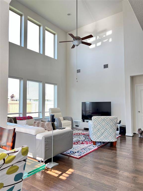 3900 Eland DR, Pflugerville, TX 78660