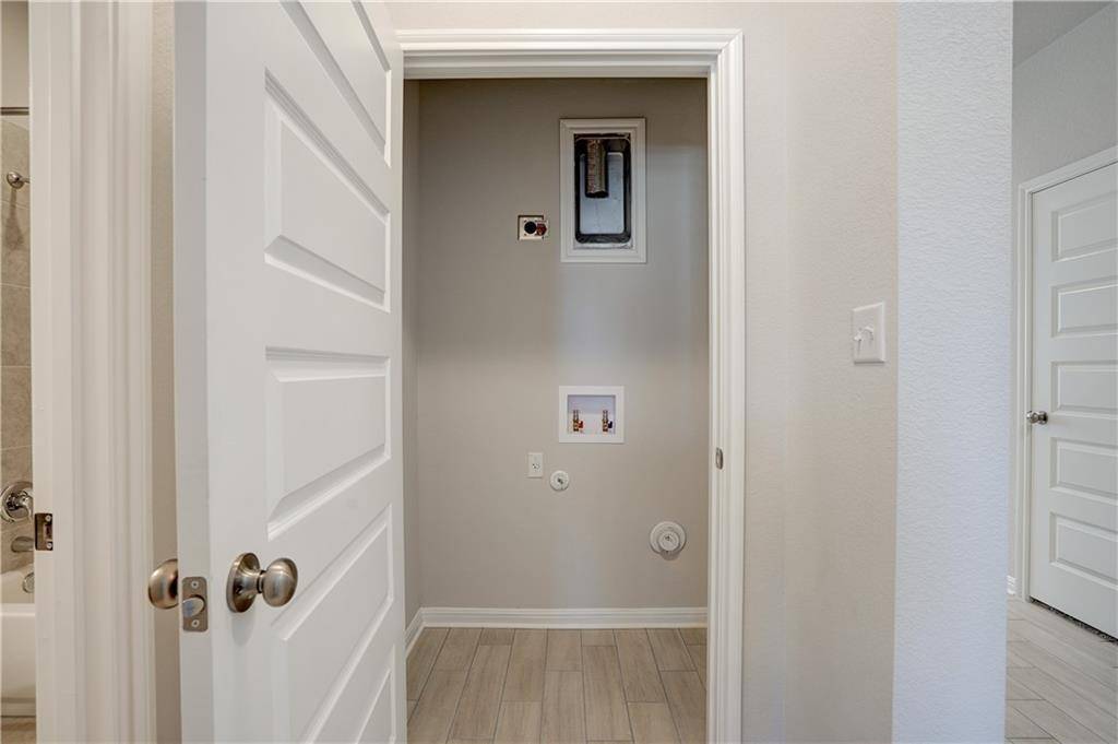 1724 W Artesian Springs XING, Leander, TX 78641