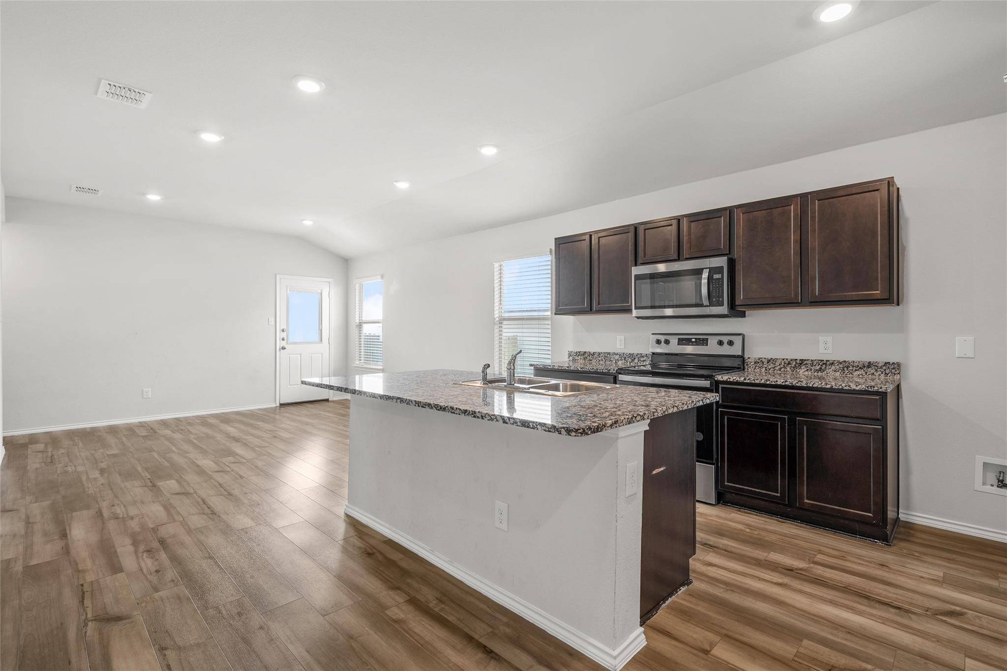 1049 Velvet CT, Troy, TX 76579