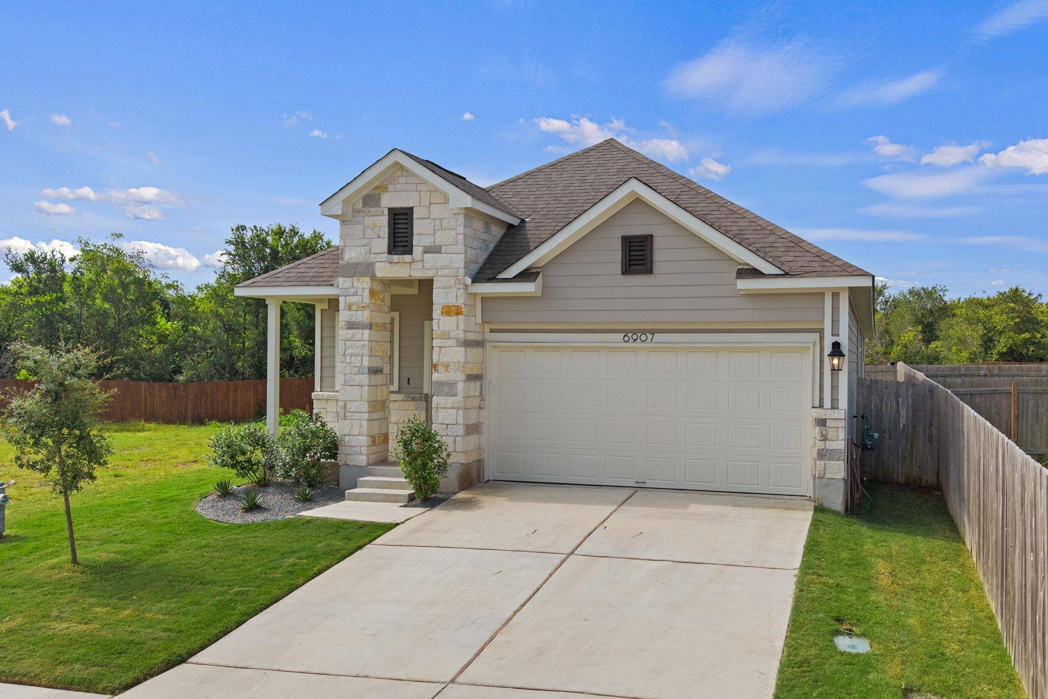 6907 Short Run LN, Buda, TX 78610