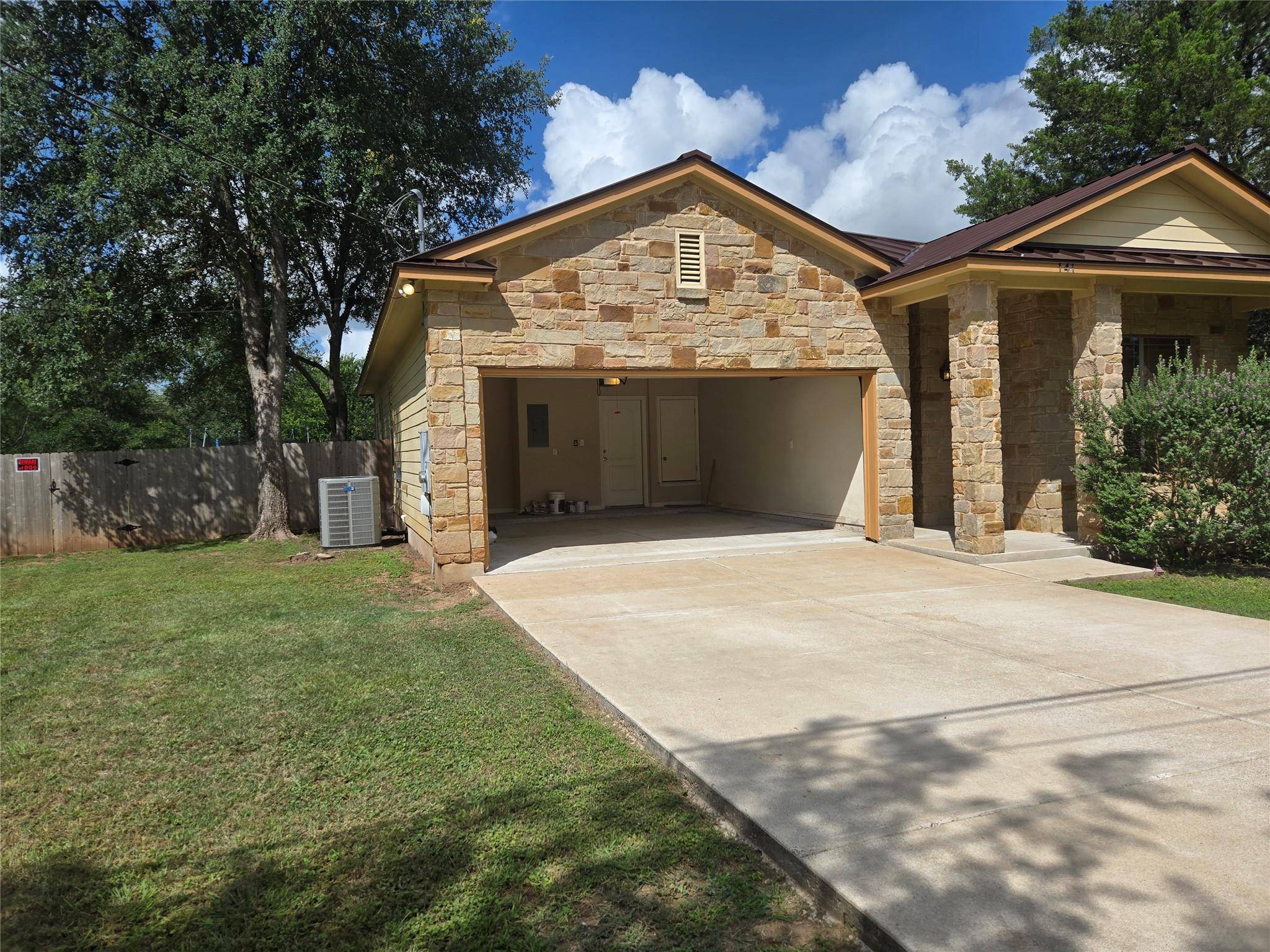 141 Kokomo LN, Bastrop, TX 78602