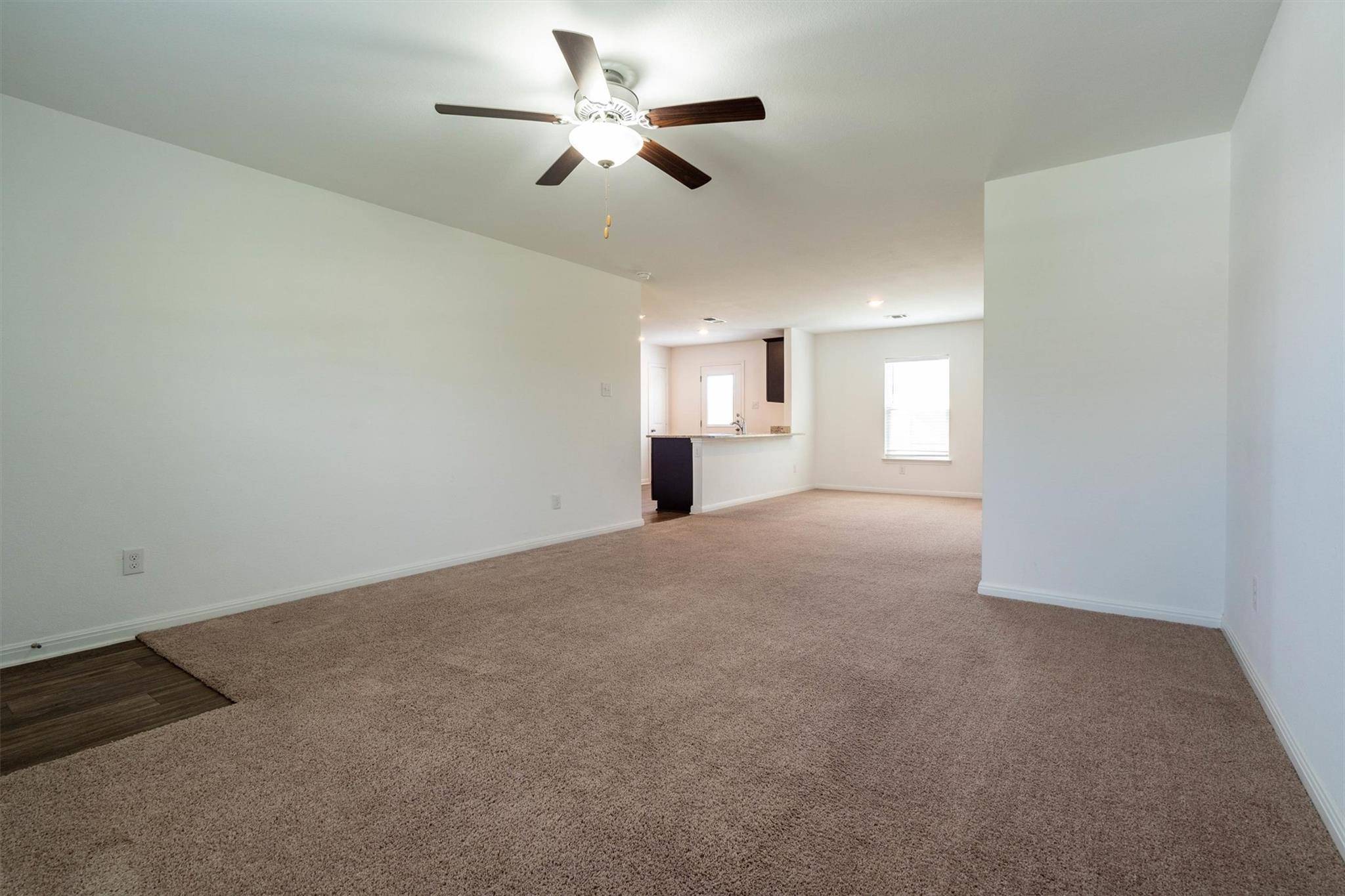 128 Maywood LN, Jarrell, TX 76537