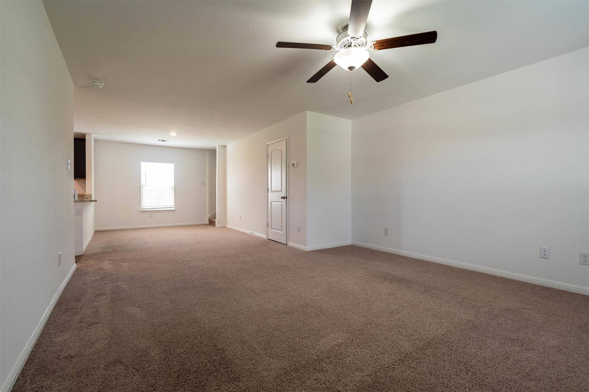 128 Maywood LN, Jarrell, TX 76537