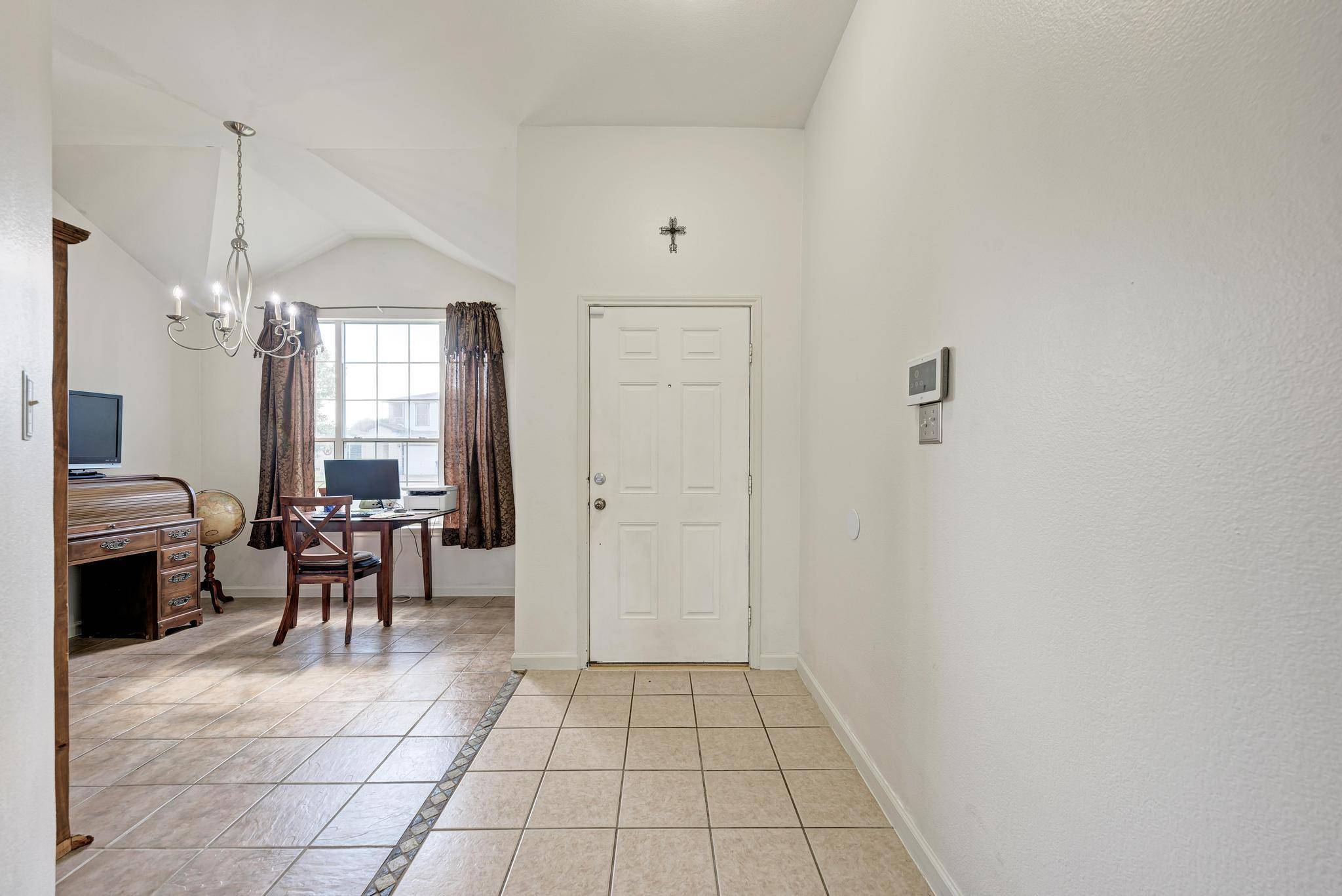 104 Edison DR, Hutto, TX 78634