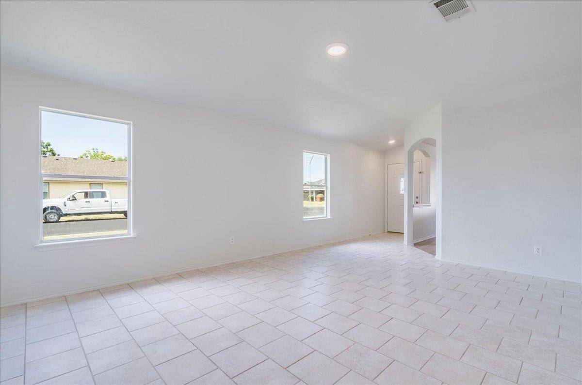 100 Easy ST, Hutto, TX 78634
