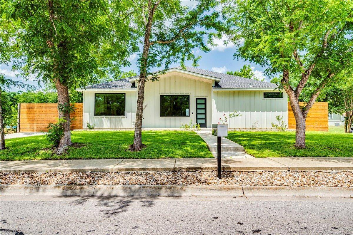 1215 Howard ST, Taylor, TX 76574