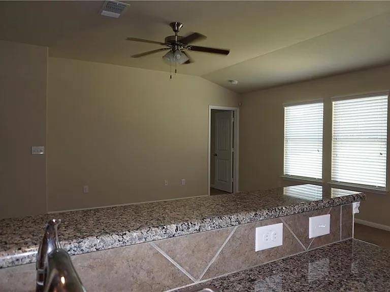 113 Leon River LOOP, Hutto, TX 78634