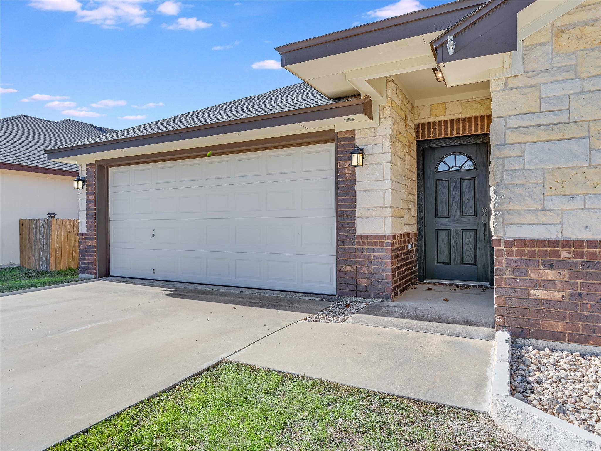 224 Geode LN, Jarrell, TX 76537