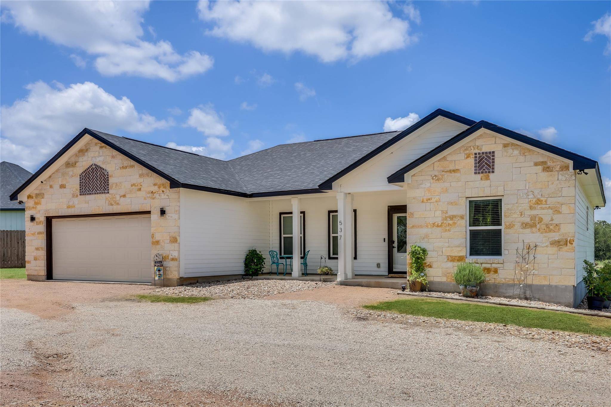 537 Lower Elgin RD, Elgin, TX 78621