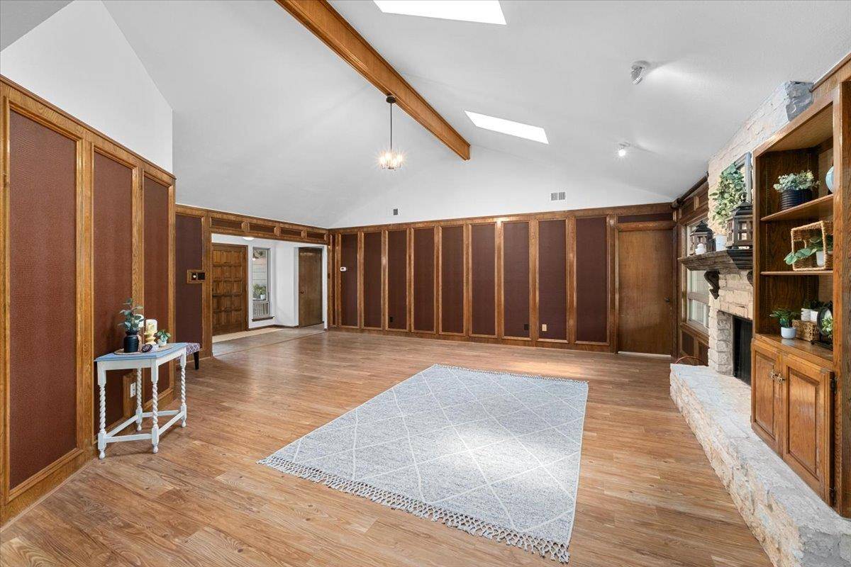 314 Turnstone DR, Buda, TX 78610