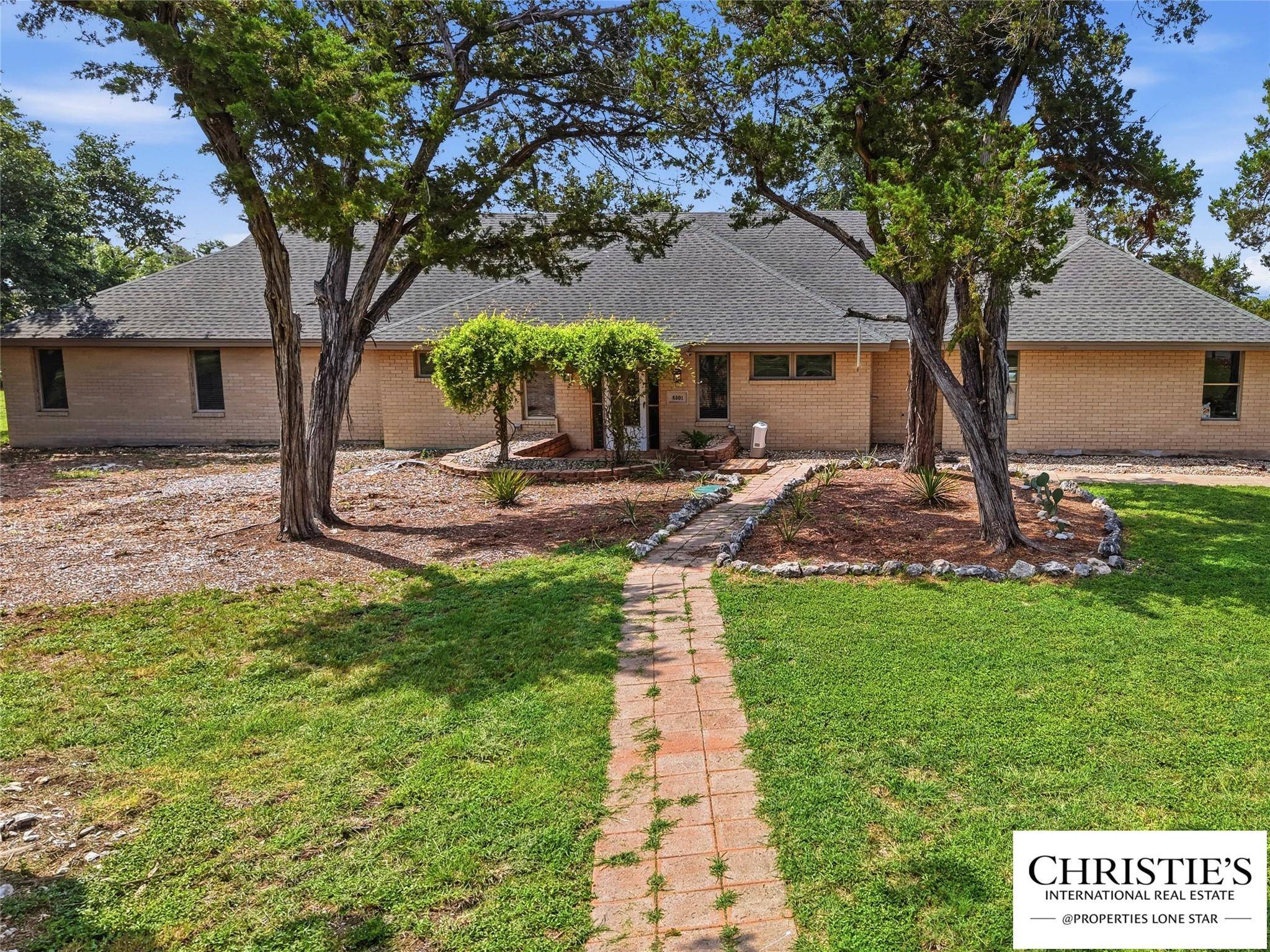 8901 Grandview DR, Jonestown, TX 78645