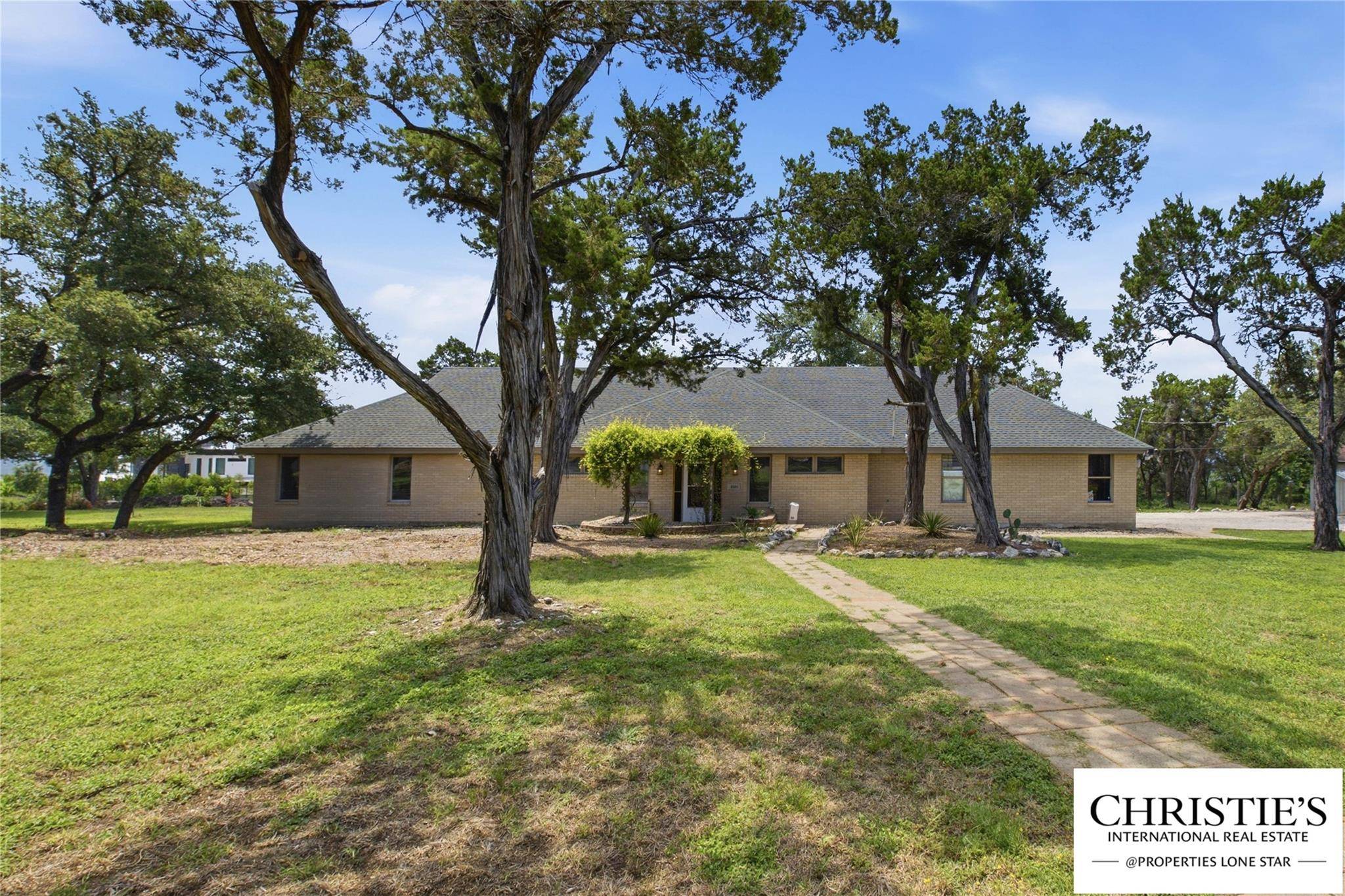 8901 Grandview DR, Jonestown, TX 78645