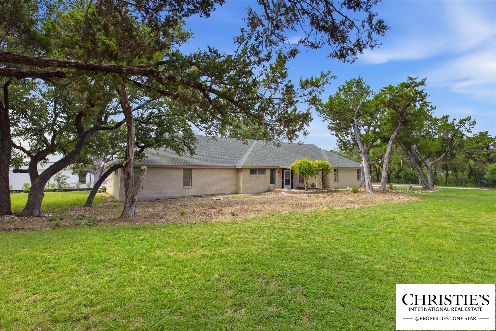 8901 Grandview DR, Jonestown, TX 78645