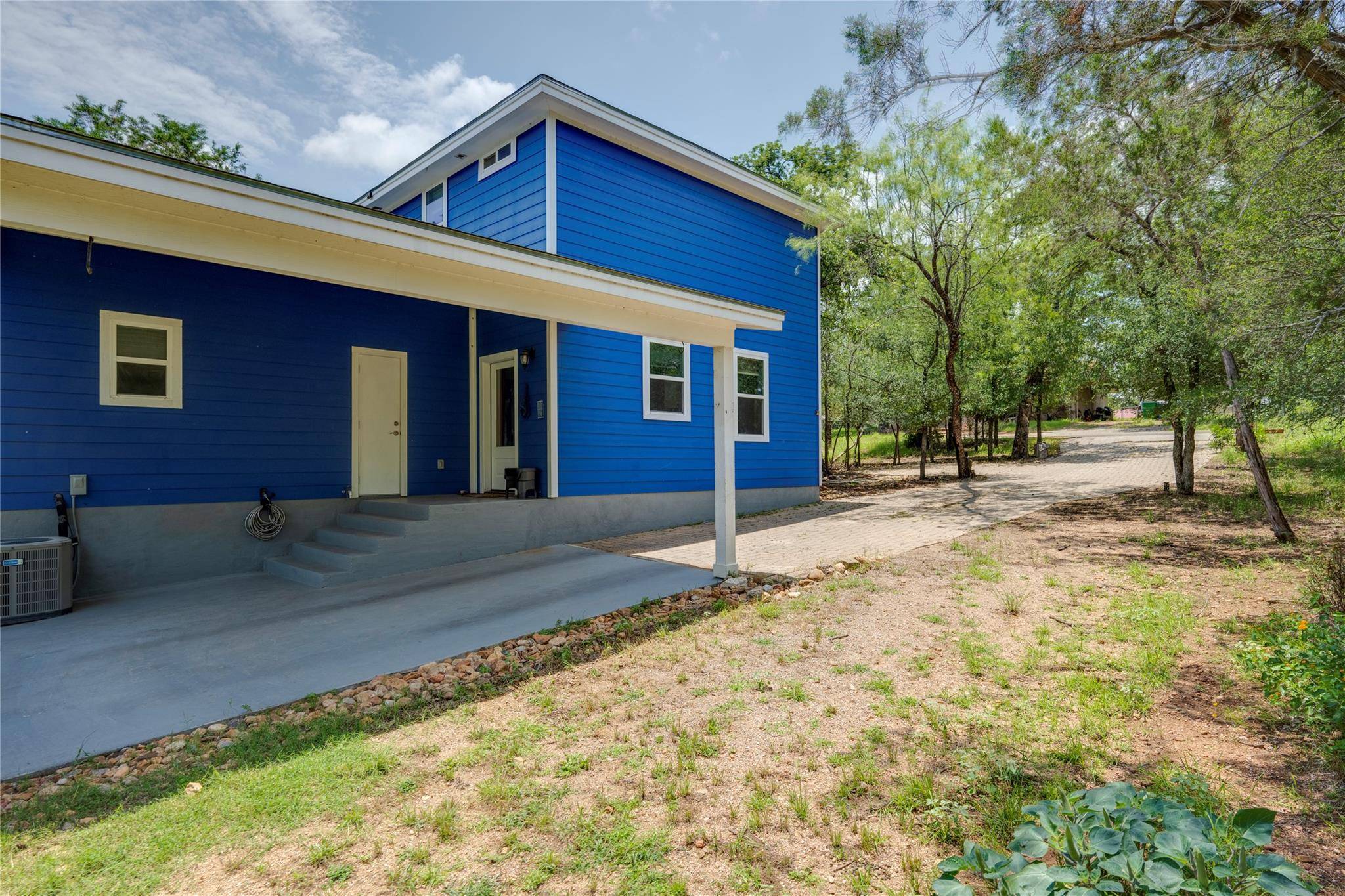 719 Birch LN, Cottonwood Shores, TX 78657