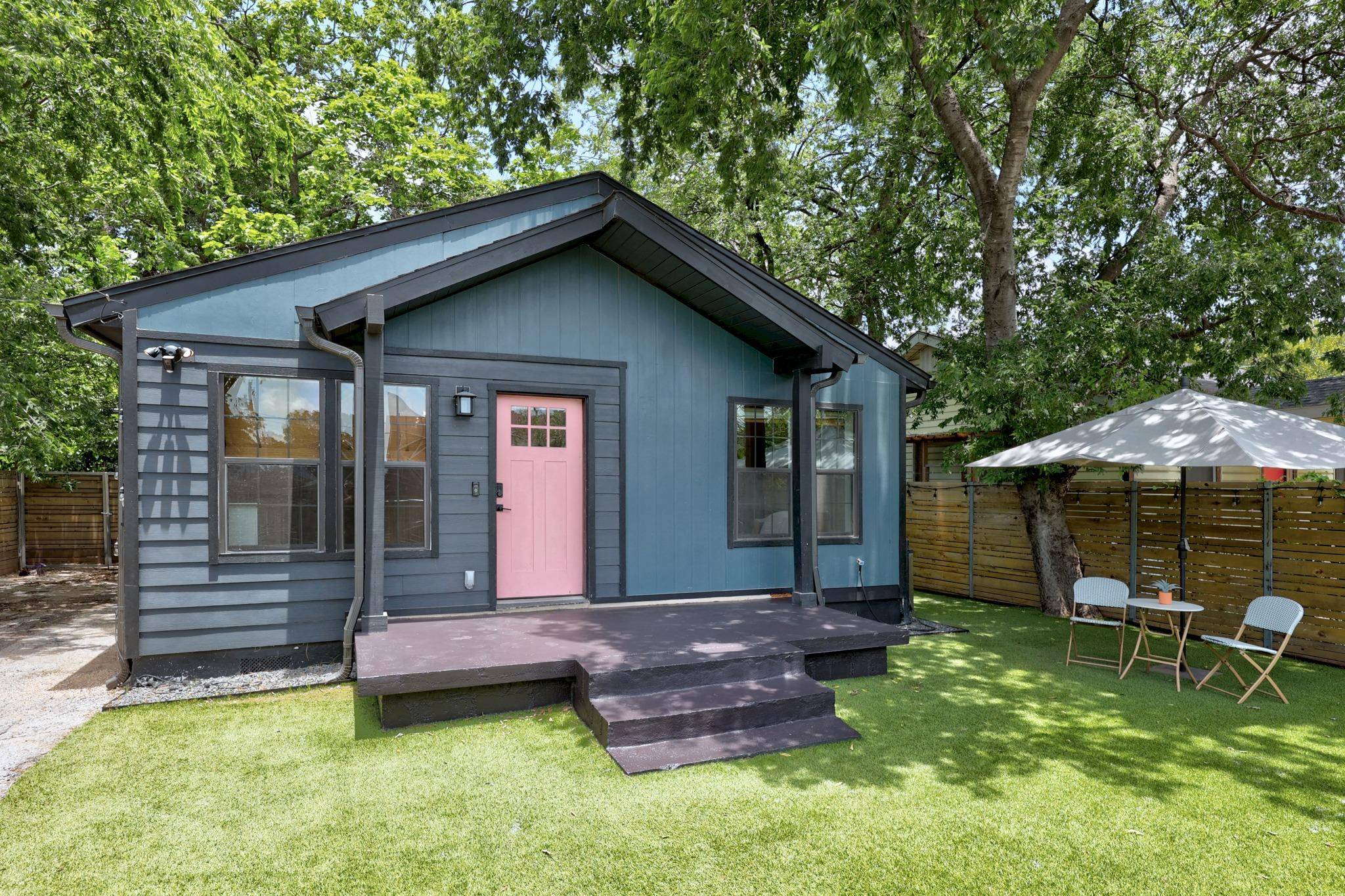 2714 E 2nd ST, Austin, TX 78702