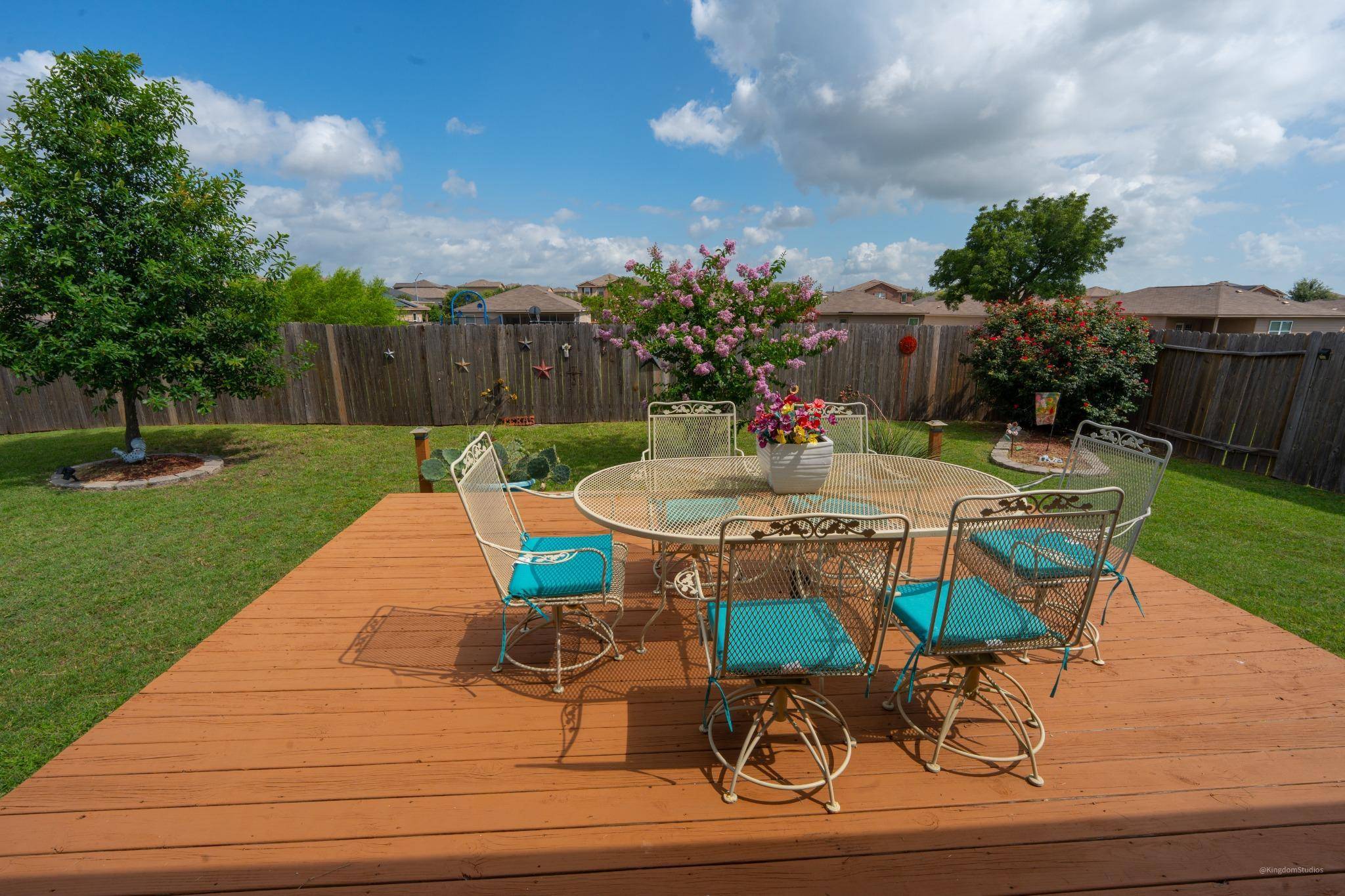 101 Hawkins LN, Jarrell, TX 76537