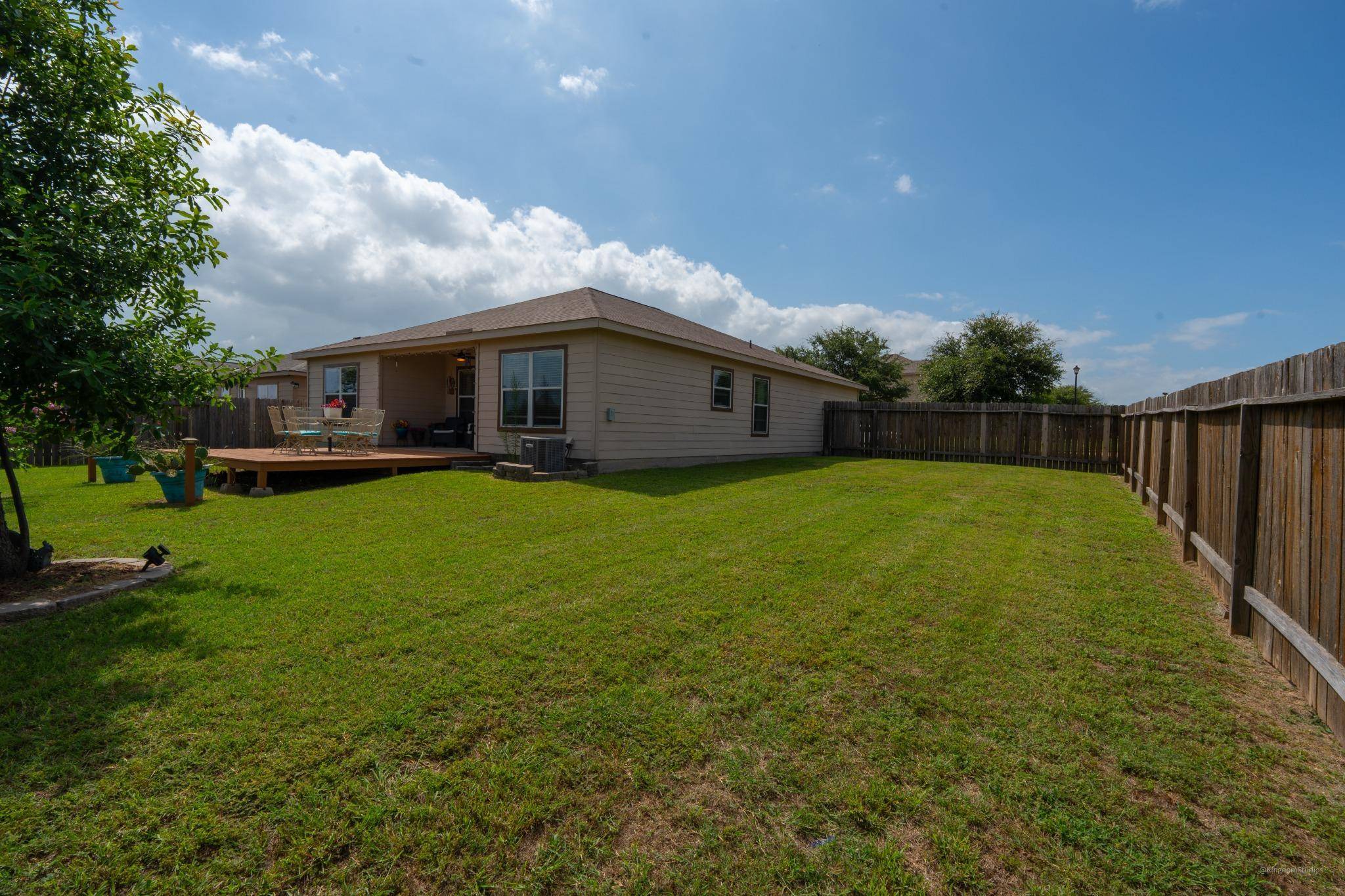101 Hawkins LN, Jarrell, TX 76537