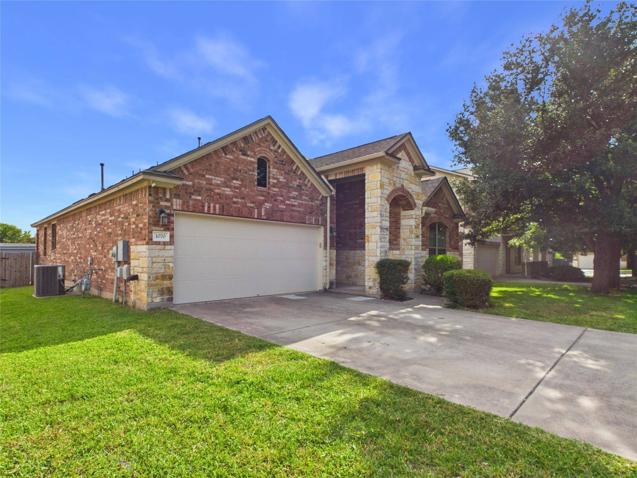 1070 Sussex WAY, Round Rock, TX 78665