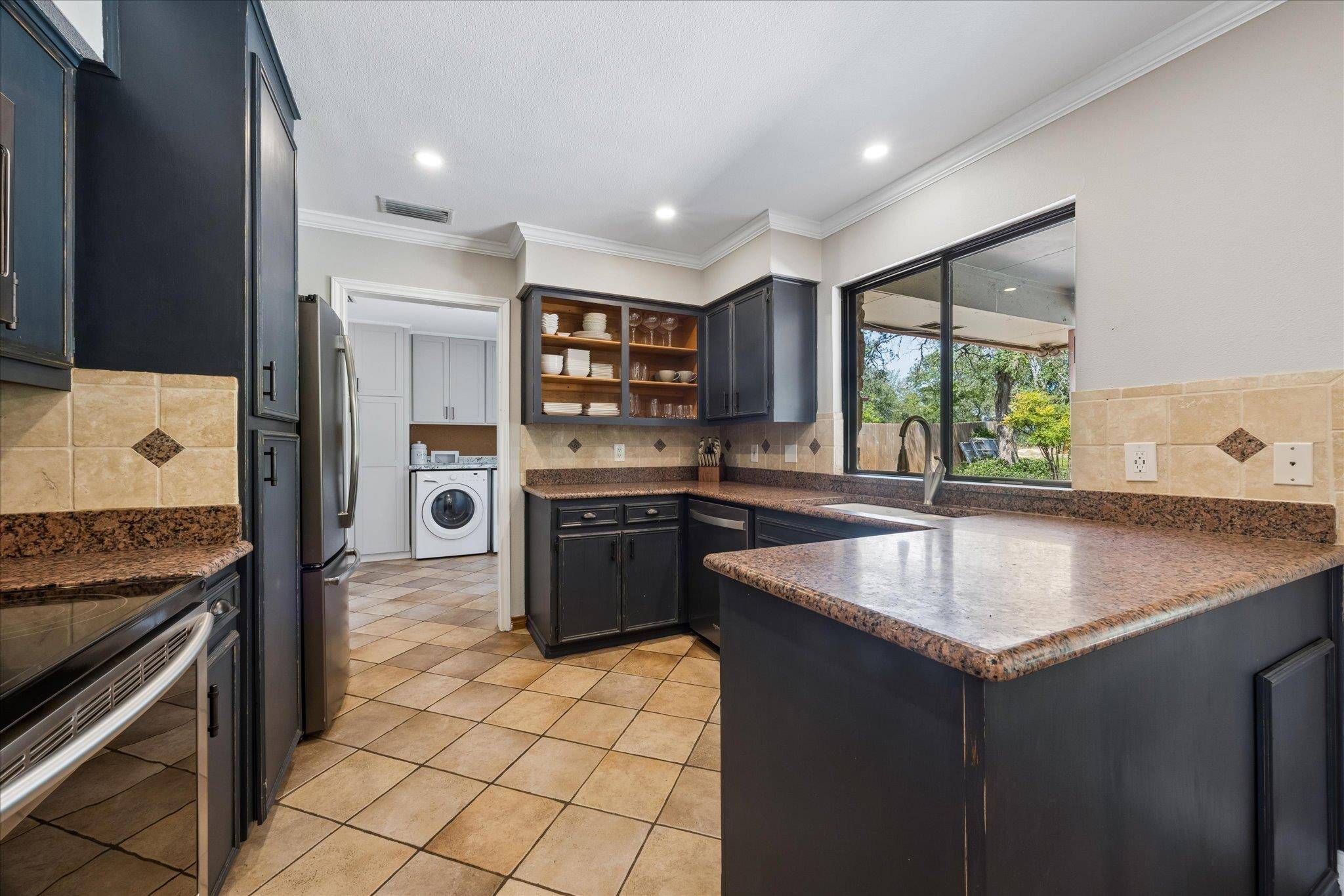 208 Maple DR, Mountain City, TX 78610