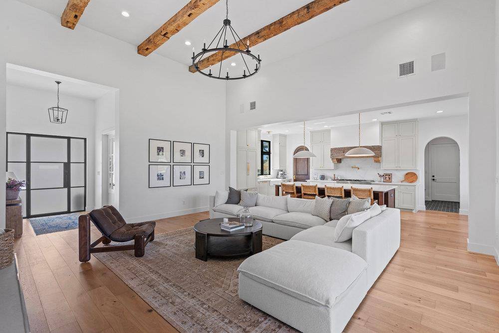 2251 W Fitzhugh RD, Dripping Springs, TX 78620