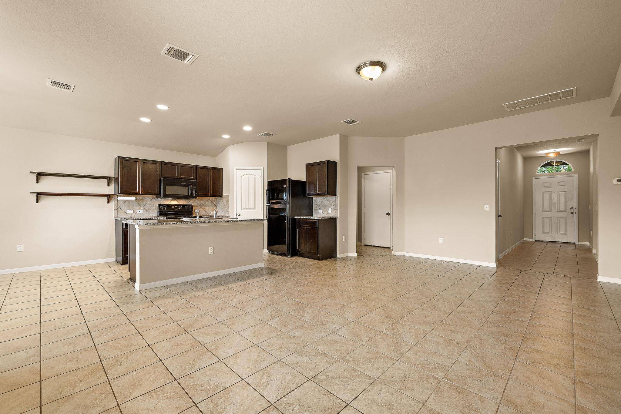 110 DENTON DR, Hutto, TX 78634