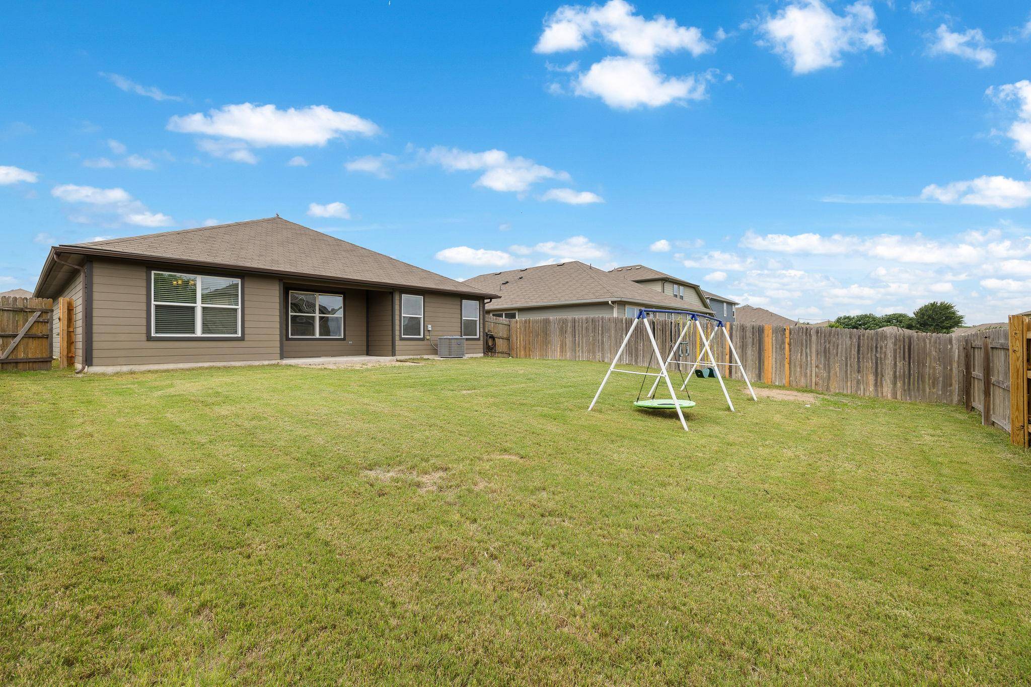 110 DENTON DR, Hutto, TX 78634