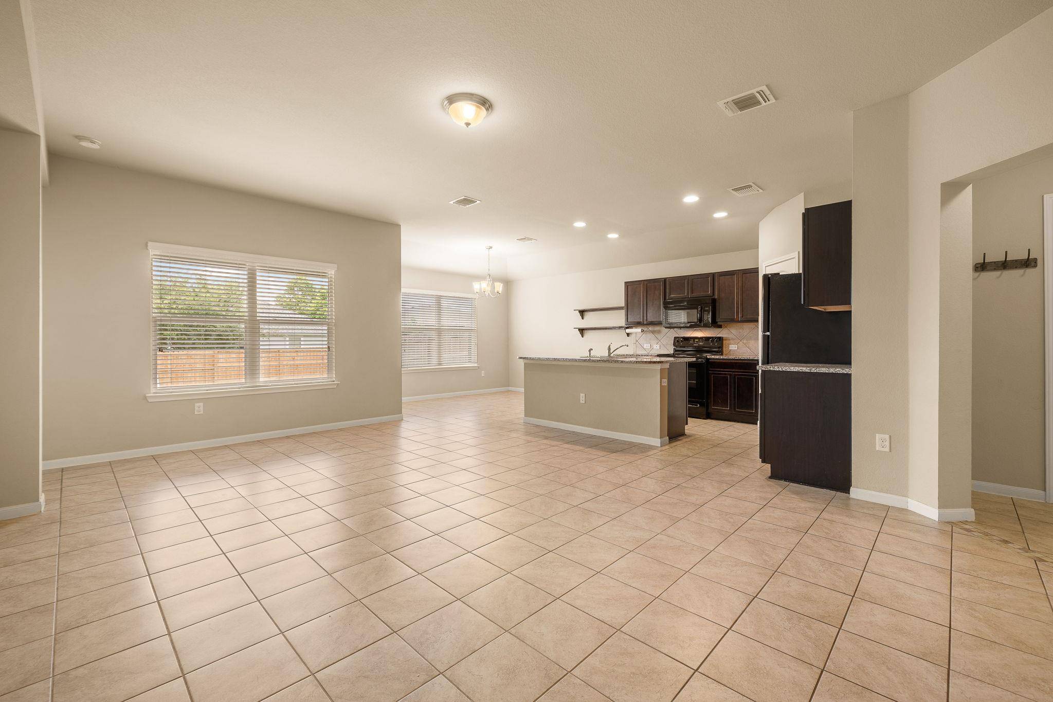 110 DENTON DR, Hutto, TX 78634