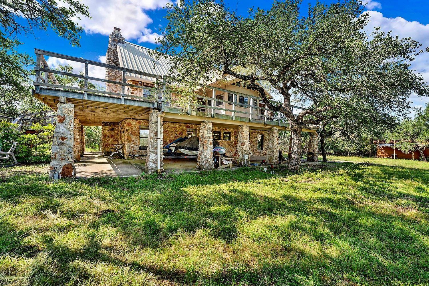 8015 Ozark DR, San Marcos, TX 78666