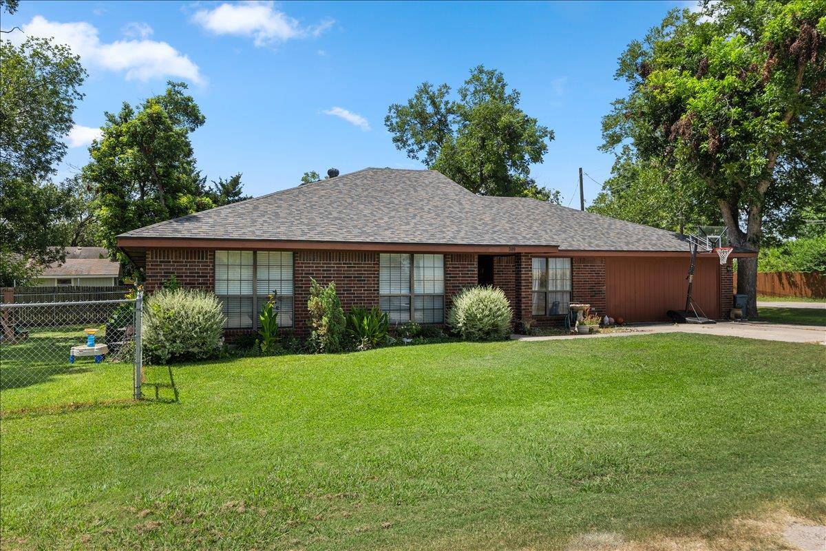 309 W Moerbe DR, Thorndale, TX 76577