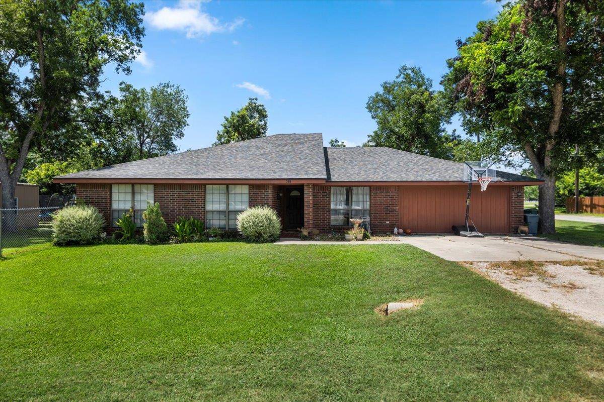 309 W Moerbe DR, Thorndale, TX 76577