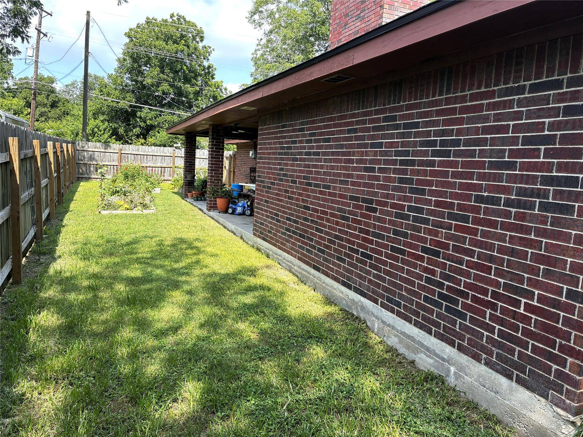 309 W Moerbe DR, Thorndale, TX 76577