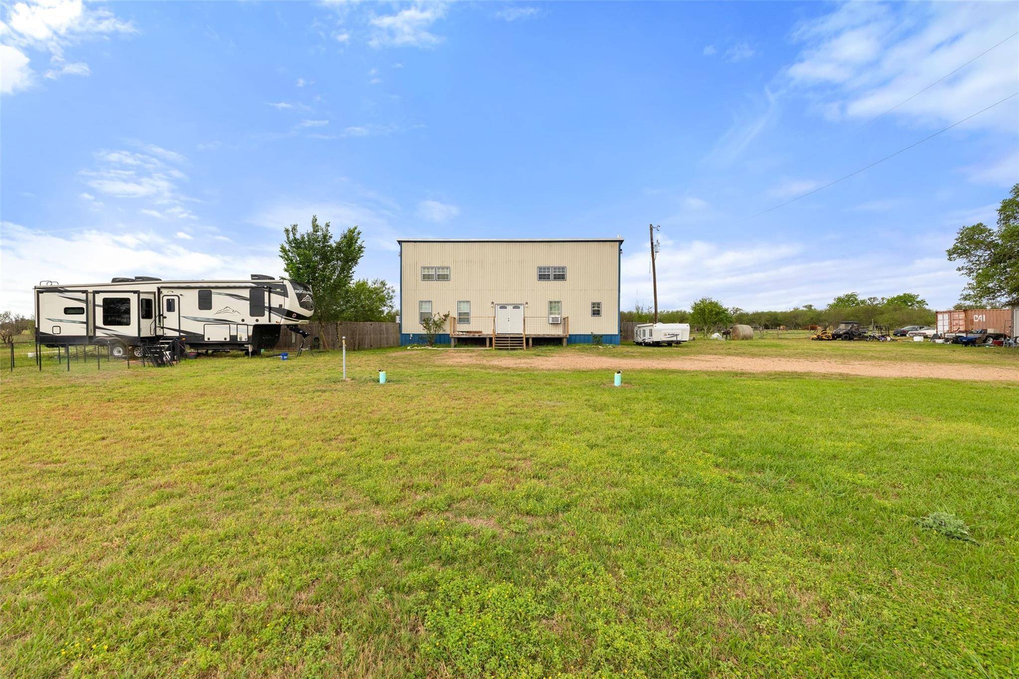 3210 County Rd 226, Giddings, TX 78942