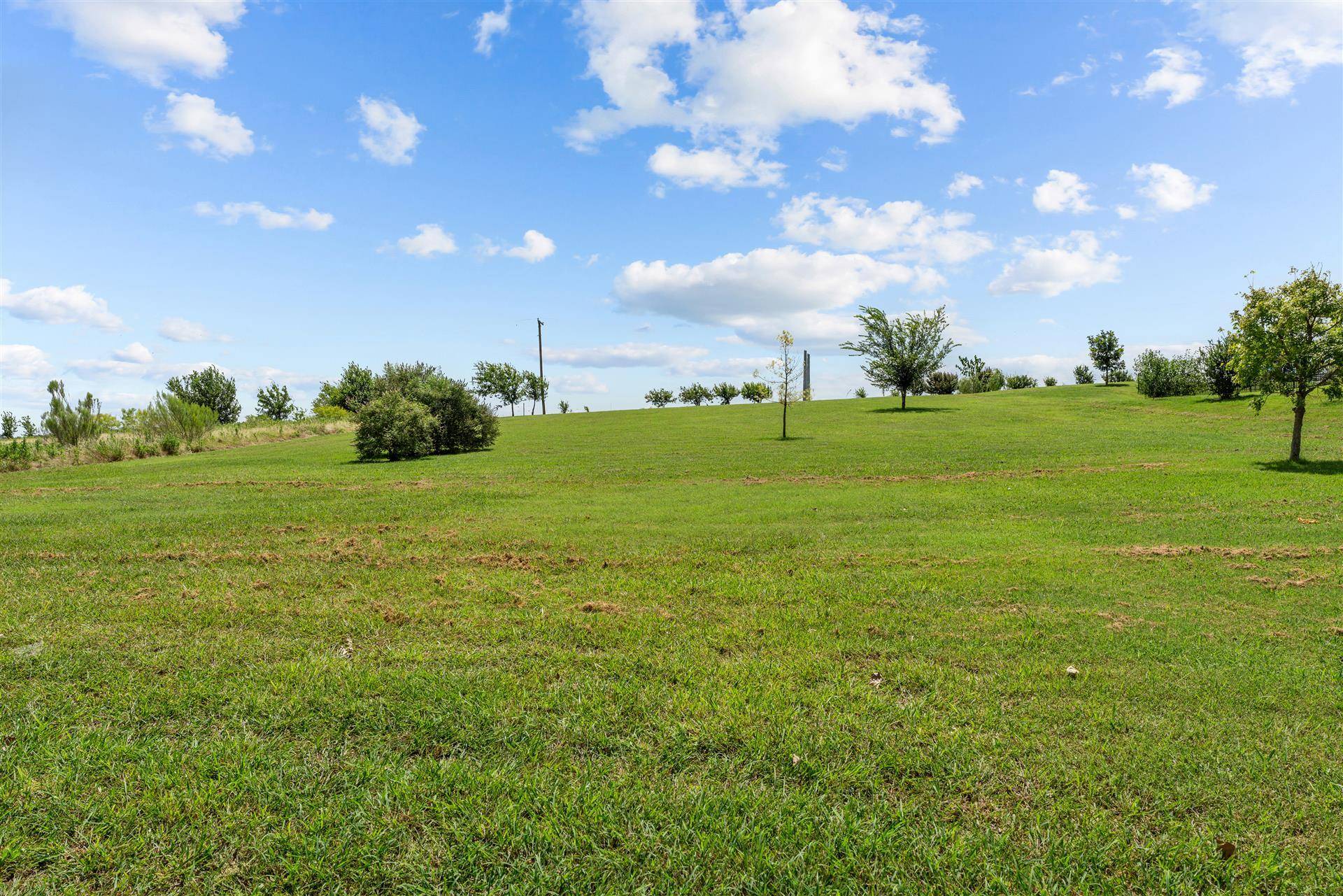 120 Apache PASS, Hutto, TX 78634