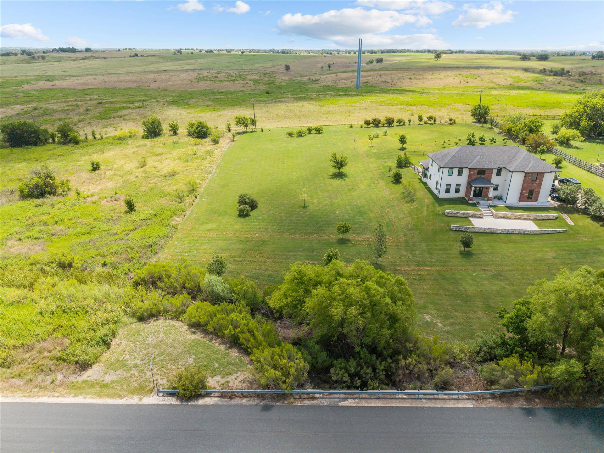 120 Apache PASS, Hutto, TX 78634