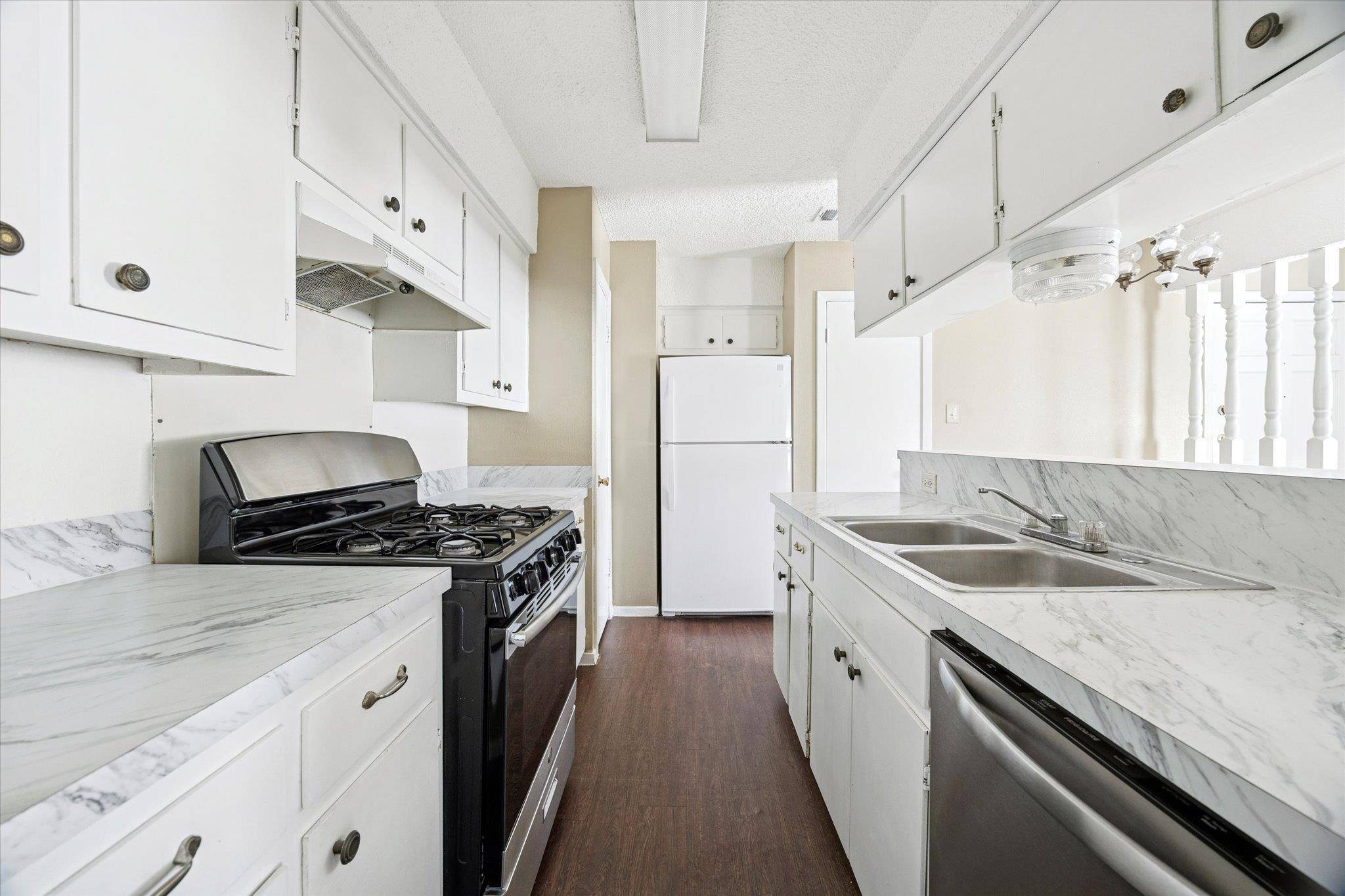 908 B Kirschner PL, Austin, TX 78758