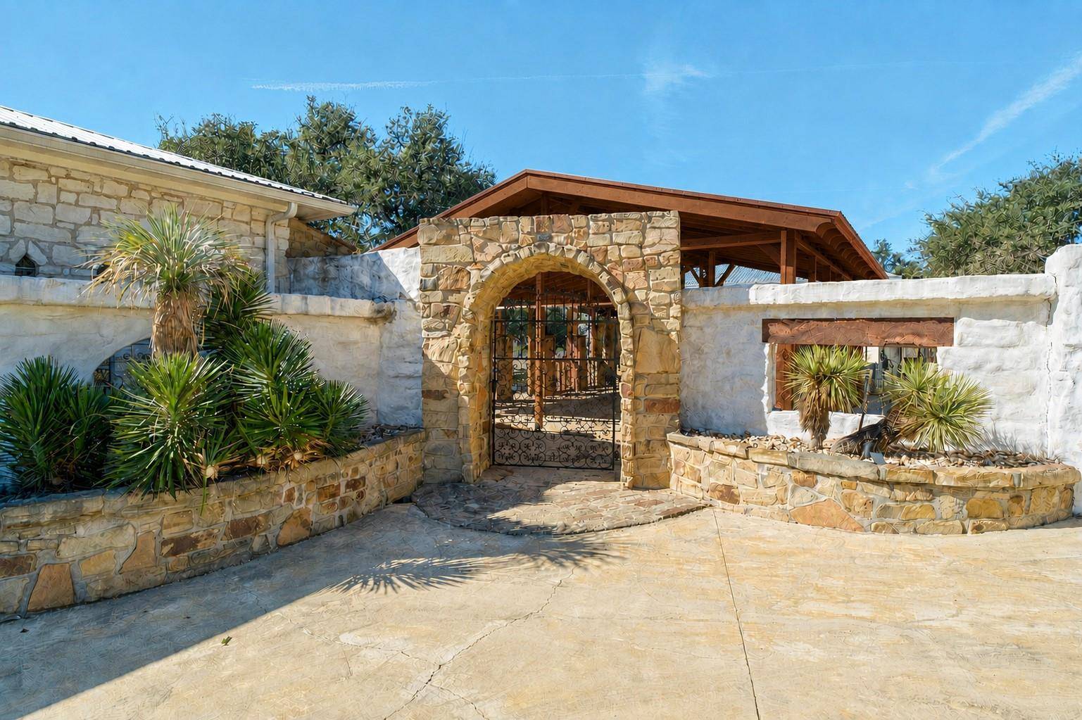 340 Barton Ranch RD, Dripping Springs, TX 78620