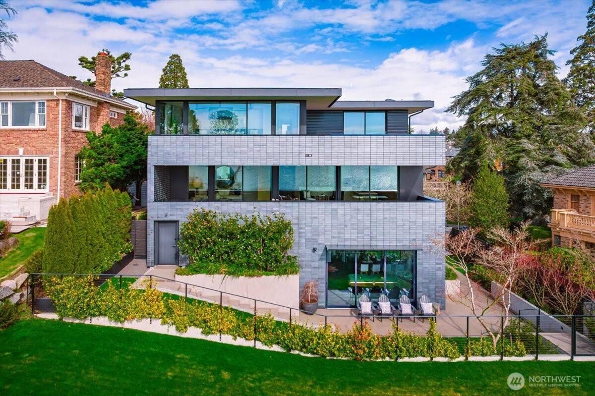 1914 Magnolia BLVD W, Seattle, WA 98199