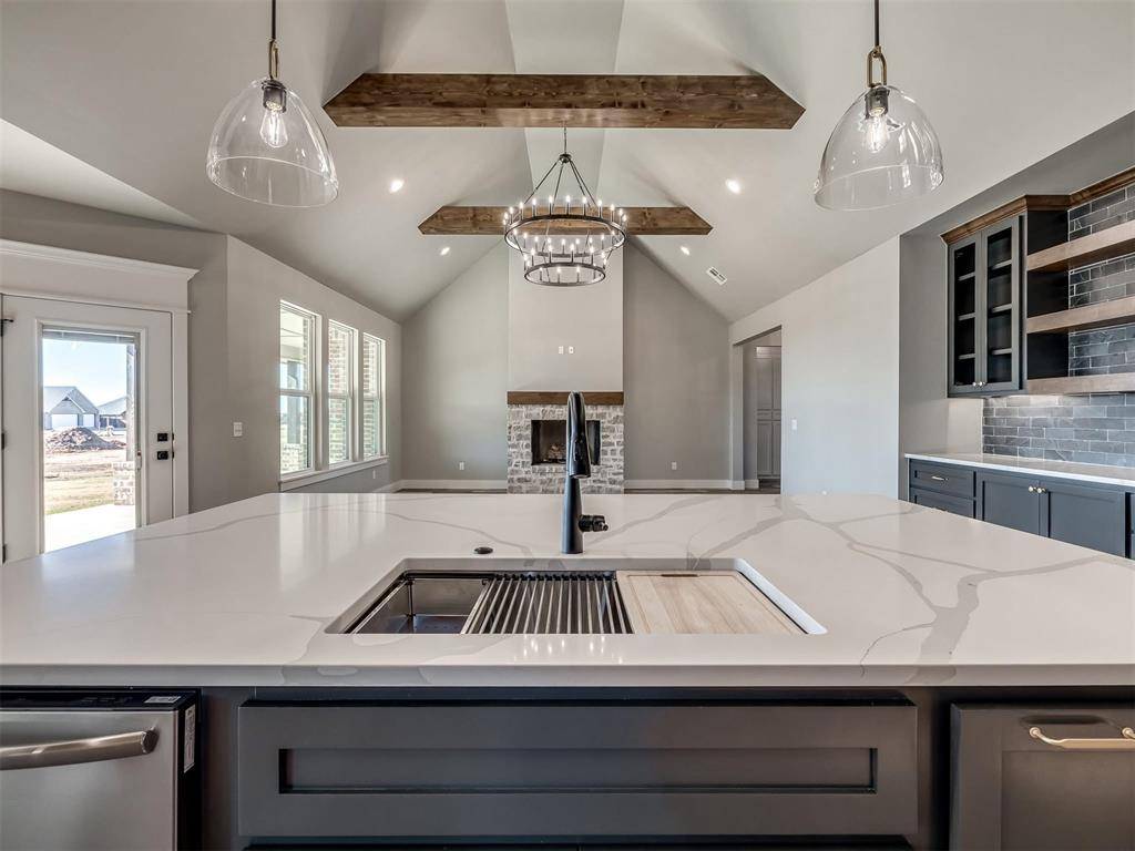 2224 W Sunset DR, Mustang, OK 73064