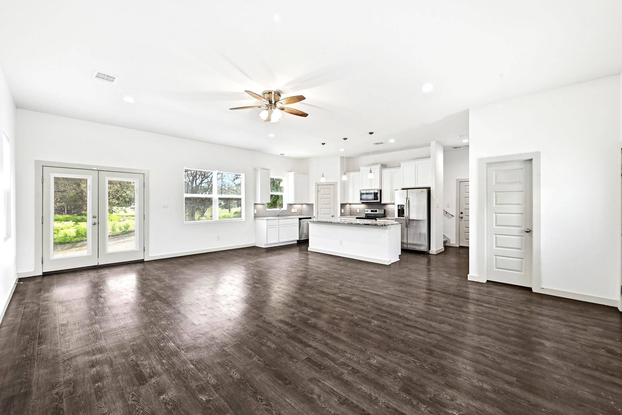 354 Lamaloa LN, Bastrop, TX 78602