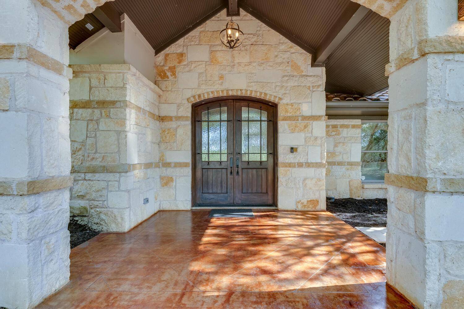 813 Moonlight Bay DR, Spicewood, TX 78669