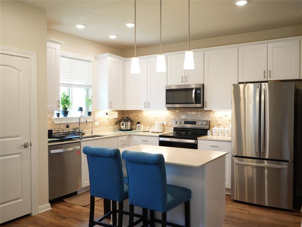 95 Snowy Plover LN, Leander, TX 78641